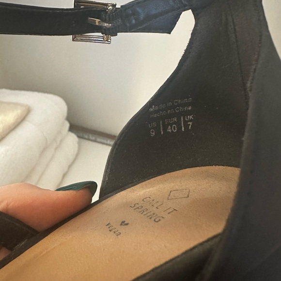 Black Heels - Picture 4 of 4